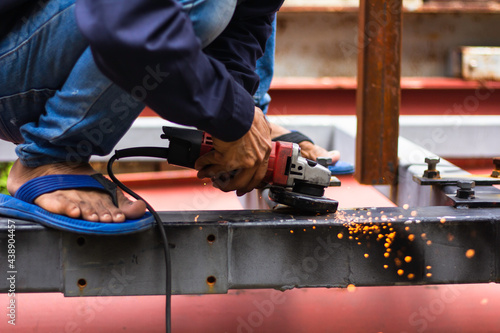 Fotografía without safety gloves at work