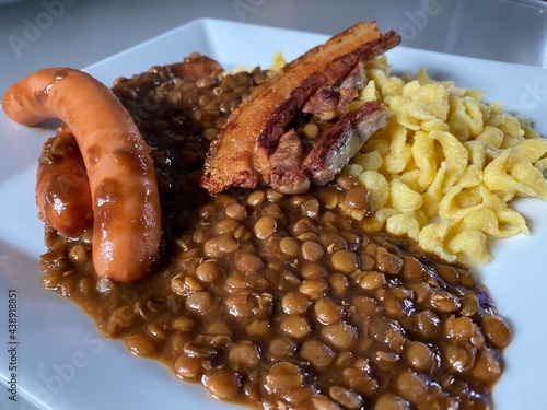 Linsen Spätzle Rauchfleisch Speck Saitenwürste Frankfurter Wiener Würstchen - schwäbisches Mittagessen