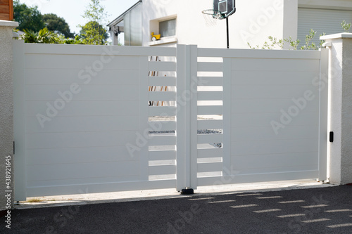 portal white design metal aluminum gate of modern house