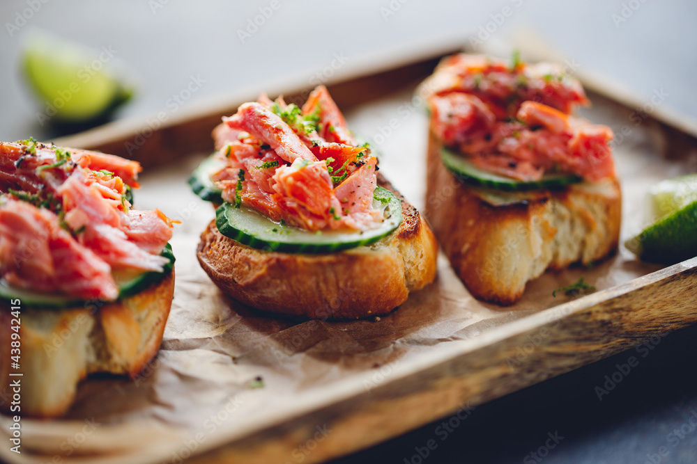 Toasts with fresh cucumber and smoked salmon Toasts with fresh cucumber and smoked salmon