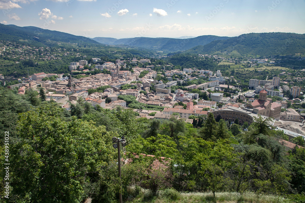 Vue panoramique de la ville de Privas préfecture de l'Aedèche