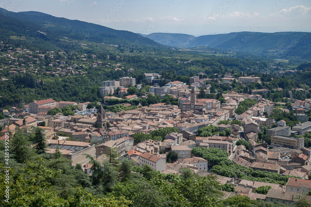 Vue panoramique sur le centre ville du vieux Privas préfecture de l'Ardèche