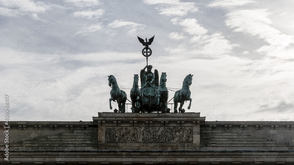 statue of war carriage with four horses