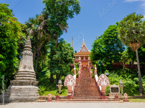 Tableau sur toile Stunning view of the main stairway with multi-headed snakes, leading to the Wat