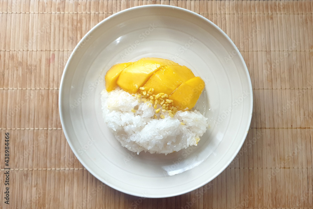 mango with sticky rise (kaw neaw mamung) mango with sticky rise (kaw neaw mamung)