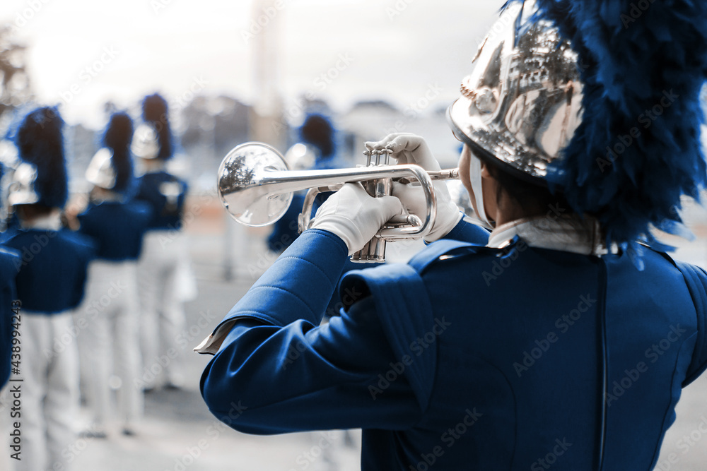 School band performs in marching band - obrazy, fototapety, plakaty 