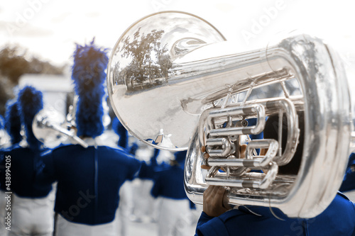 Quadro su tela School band performs in marching band