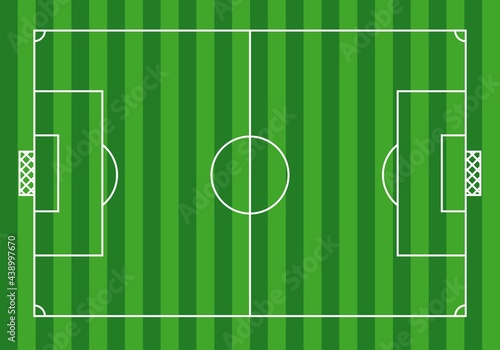 Campo de futbol con hierba de franjas verdes claras y oscuras. Terreno de juego. Cancha de futbol