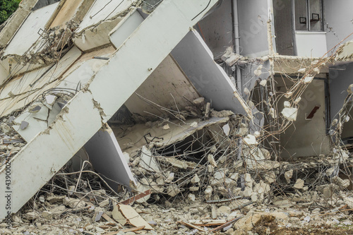 Quadro su tela Collapsed building / failure structure