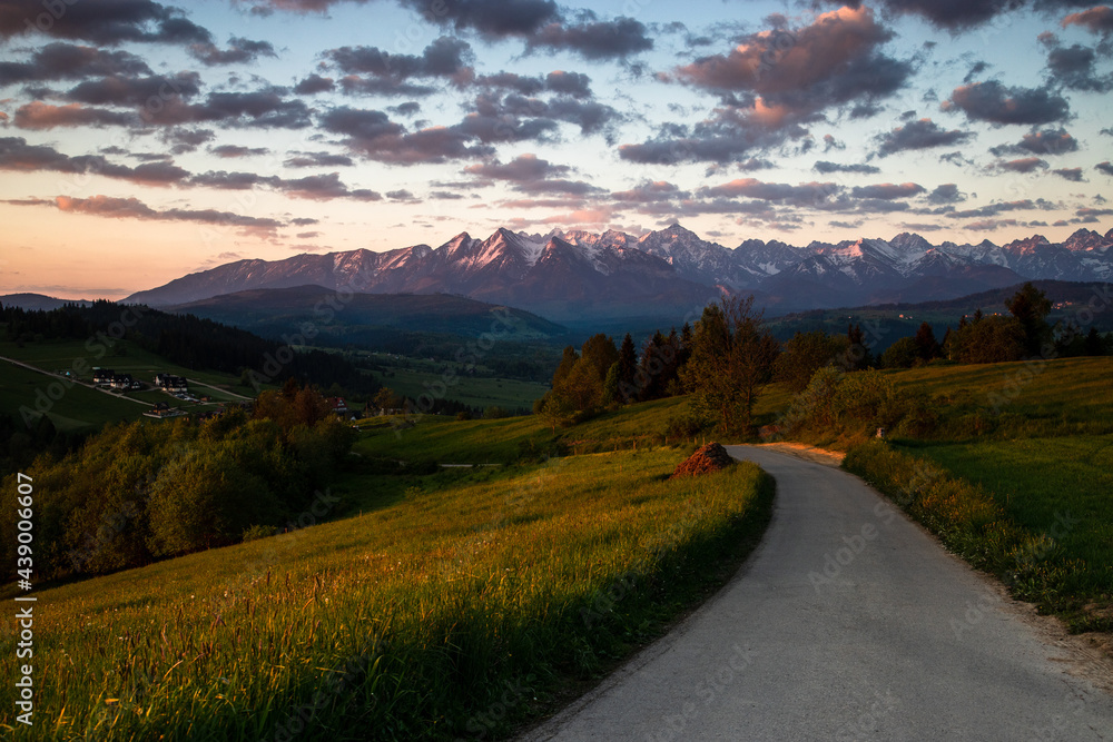 Tatry o wschodzie słońca widziane z Litwinki