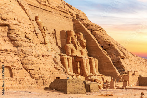 Obraz na płótnie Abu Simbel, Egypt, view of the Great Temple's colossal statues, sunset light w salonie