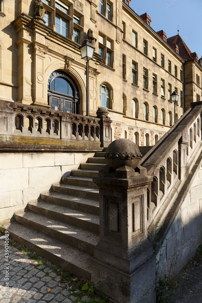 Treppe zum Landgericht Tübingen in der Universitätsstadt Tübingen