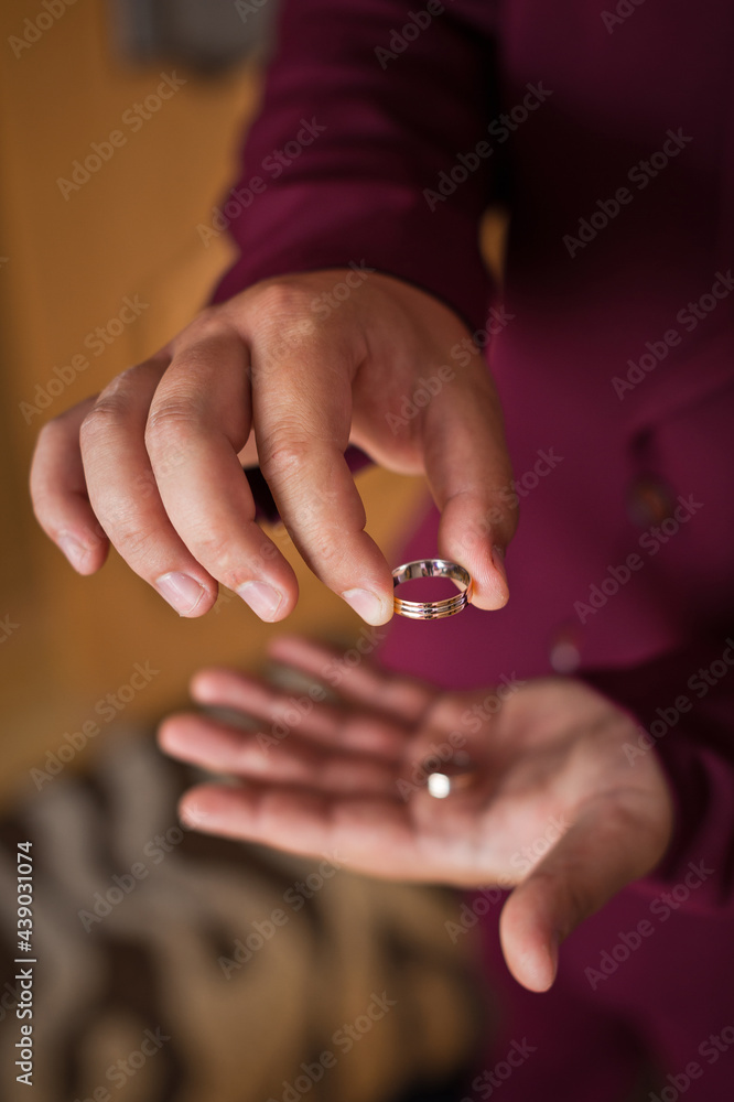 A man holds wedding rings in his hands 2796.