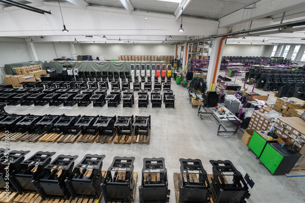 Obraz premium modern industrial factory for mechanical engineering equipment and machines manufacture of a production hall