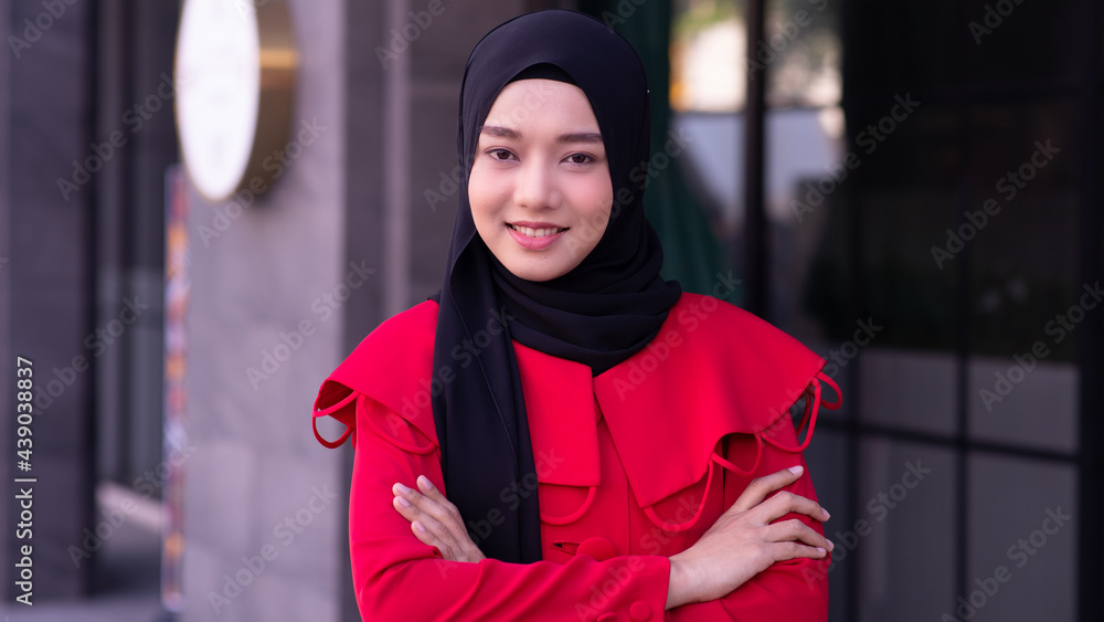 Muslim woman teenagers, hijab, online shopping Muslim woman teenagers, hijab, online shopping