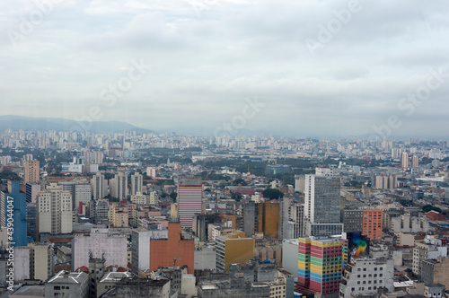 SAO PAULO, BRAZIL - JUNE 11, 2021: Skyline view of Sao Paulo in a cloudy day Including downtown Paulista Avenue buildings famous and historical places © Otávio Pires