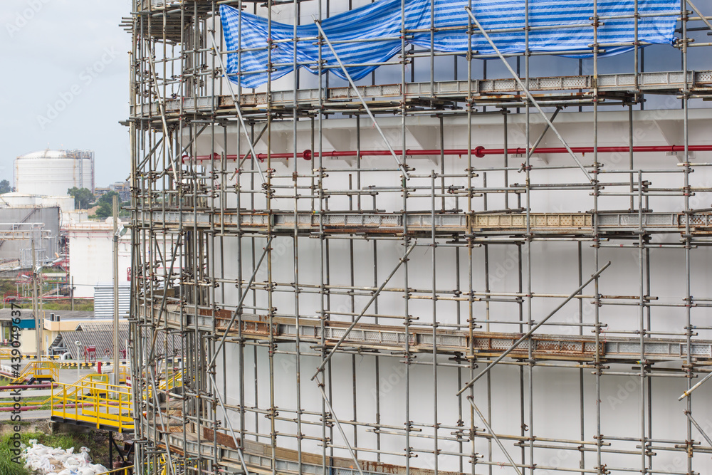 Floor scaffolding storage tank