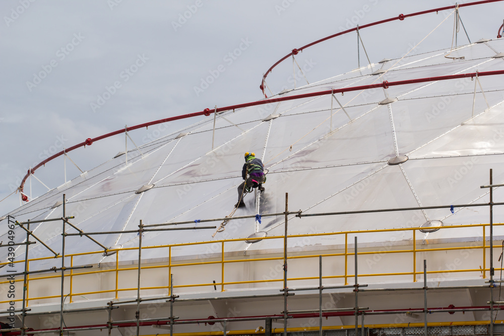 Naklejka premium Scaffolding workers