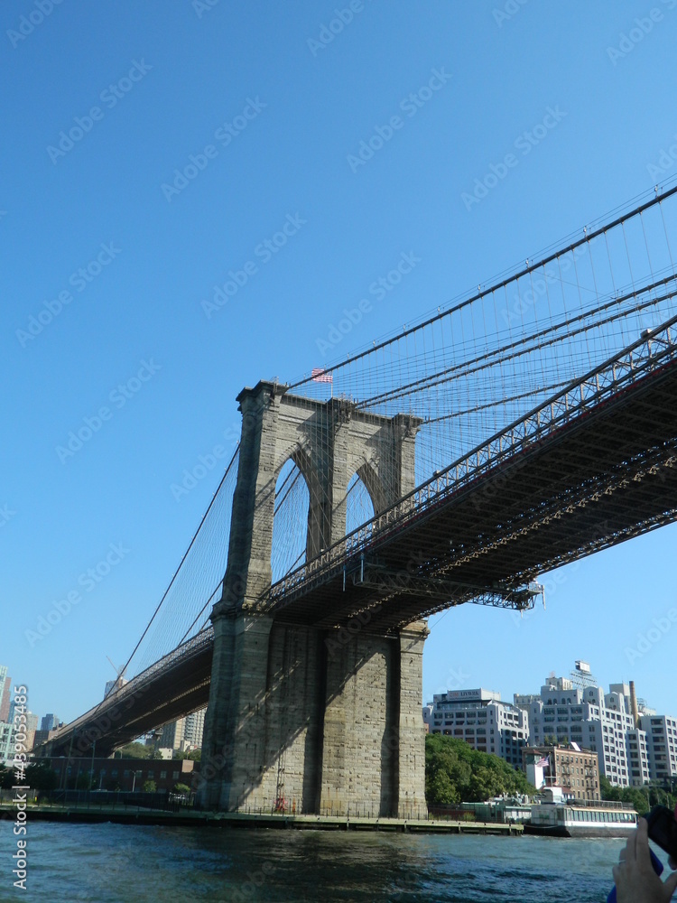 Sous le Pont de Brooklyn