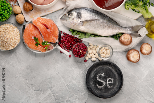 Fotografie Food high in selenium on light gray background