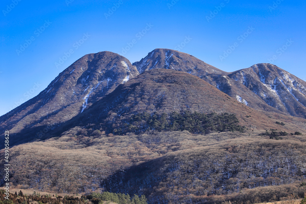 初冬の九重連山(三股山) 初冬の九重連山(三股山)