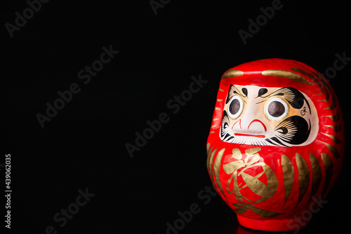 Canvastavla 黒背景のだるま