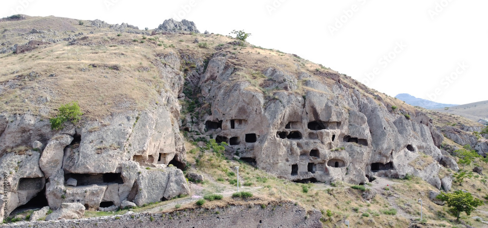 
It is located in Sille Subasi Neighborhood, in the 11th century AD. The caves that are estimated to have been built are archaeological registered caves located in the Sille urban site. It is located 