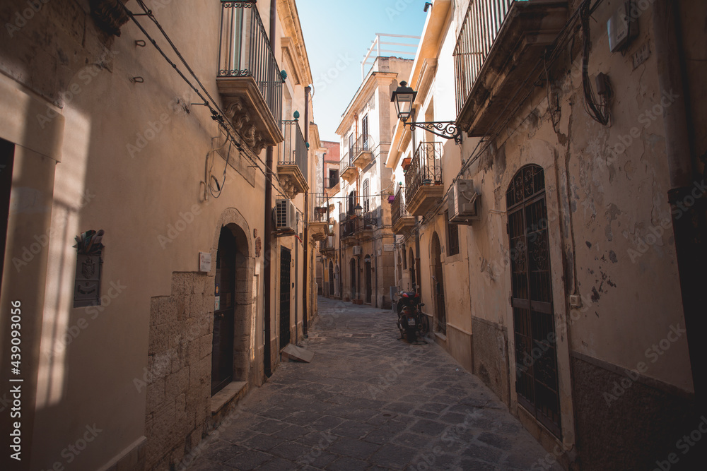Lost on the streets of Isola di Ortigia in Syracuse, Italy