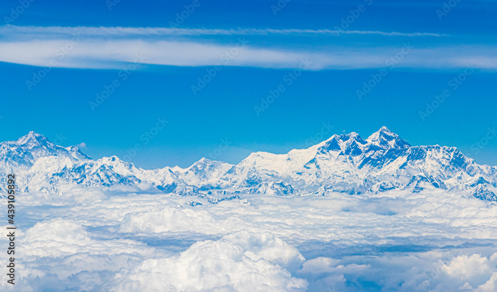 Mount Everest in Himalaya. 8848 m highest mountain on earth. - obrazy, fototapety, plakaty 
