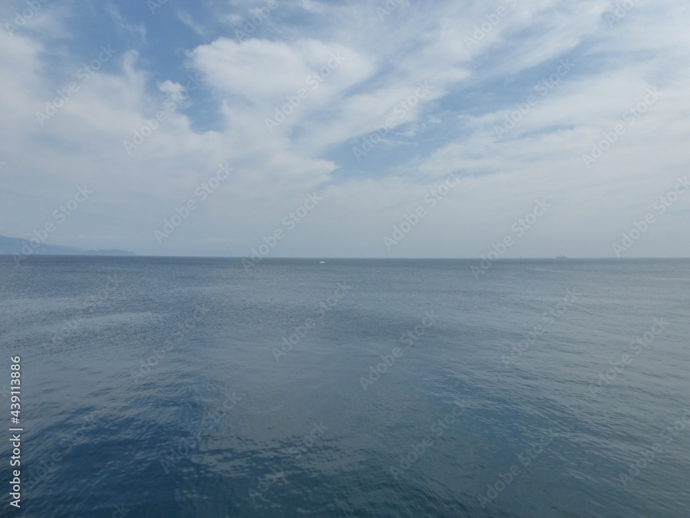 初島港から見る夏の太平洋（静岡県熱海市）