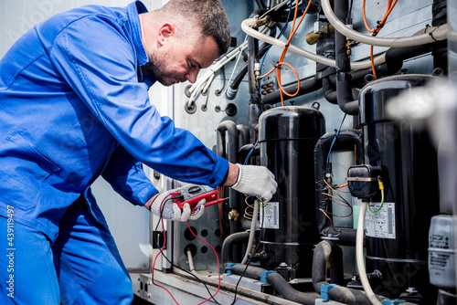 Photography Resistance test of temperature sensors in the cooling supply section of the vent