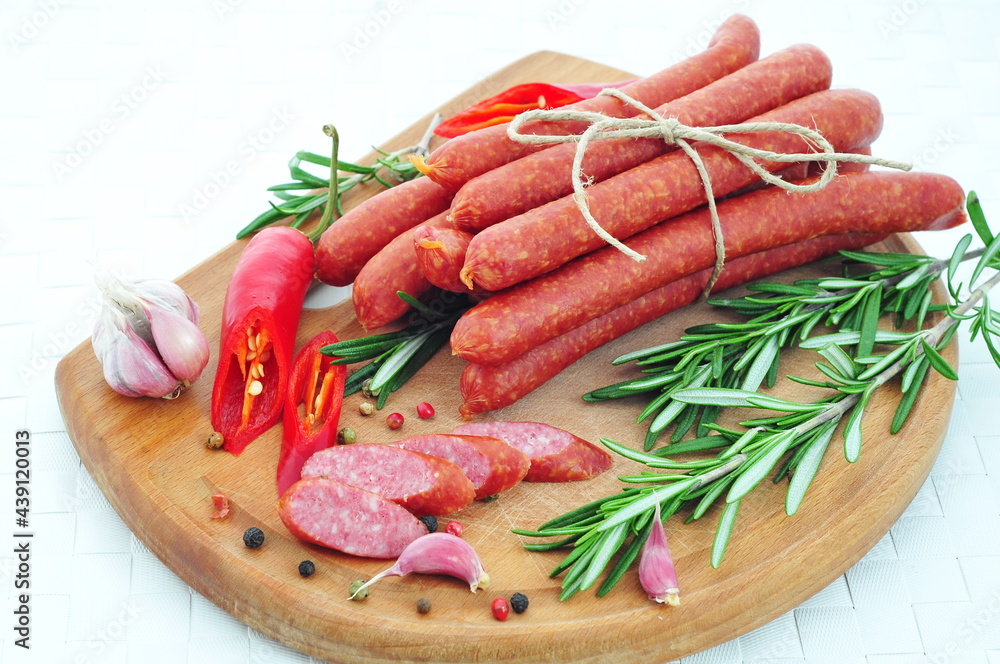 Smoked sausage with rosemary, peppercorns and garlic
Smoked sausage with rosemary, peppercorns and garlic