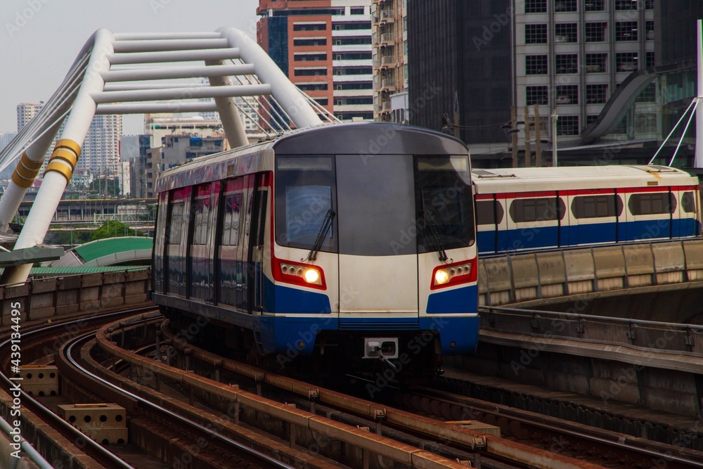 Naklejka premium Skytrain with city in Bangkok Thailand