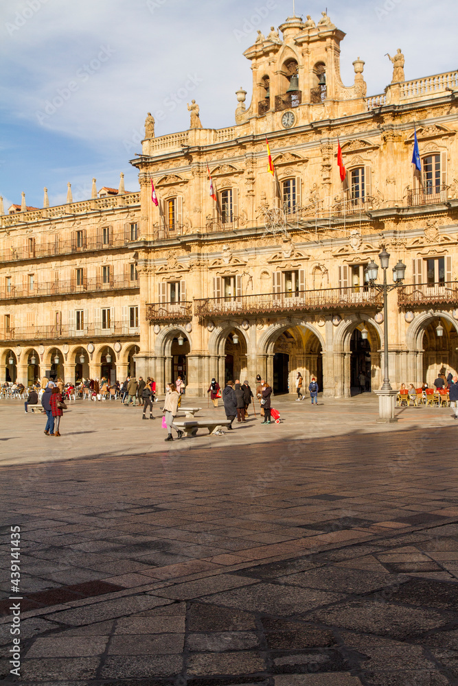 Plaza Mayor en la ciudad de Salamanca, en la comunidad autonoma de Castilla y Leon, en el pais de España o Spain