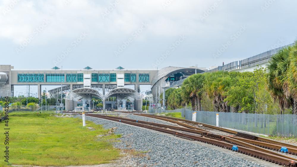 Naklejka premium Railroad Tracks near Trainstop Miami 