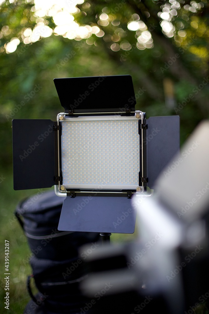 Panneau lumière LED - lampe éclairage cinéma réalisateur film clip -  vidéaste Stock Photo | Adobe Stock