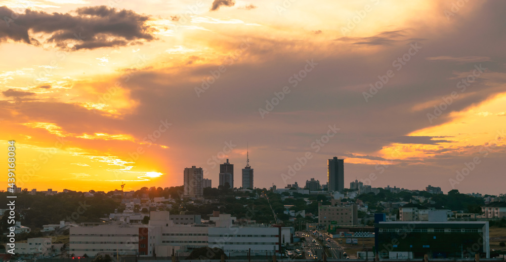 Fototapeta premium City at sunset, Beautiful sunset with the city, City of Brazil, city of Umuarama, Paraná