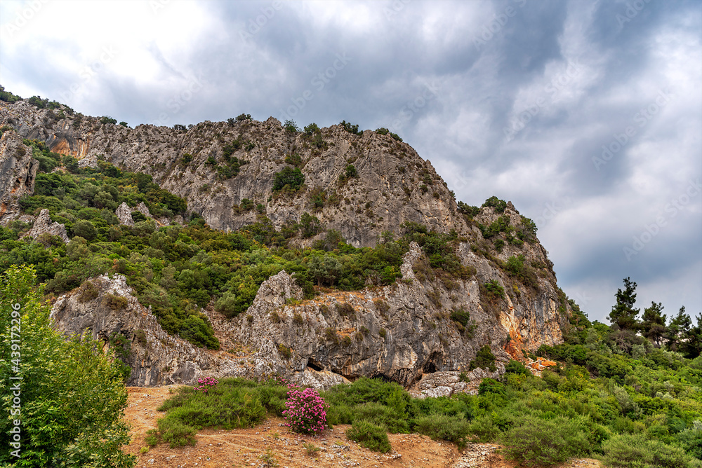 Gokdere Canyon is near Gokdere Village, which can be reached from the Buca county Kaynaklar road.