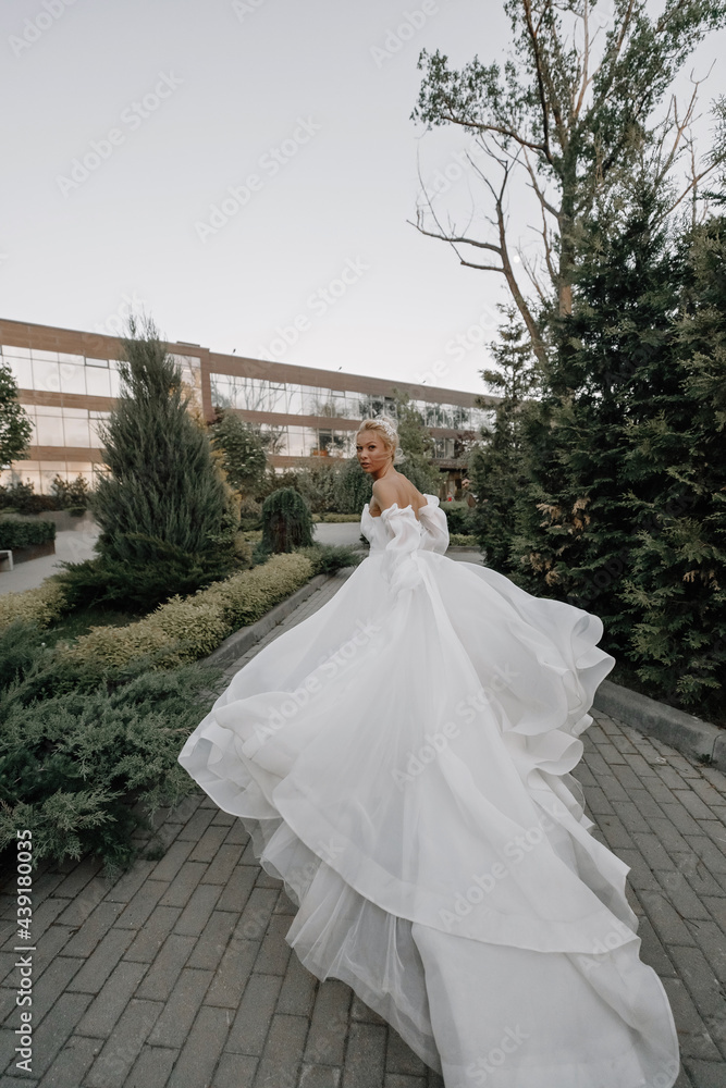 bride in white weddind dress runs away bride in white weddind dress runs away