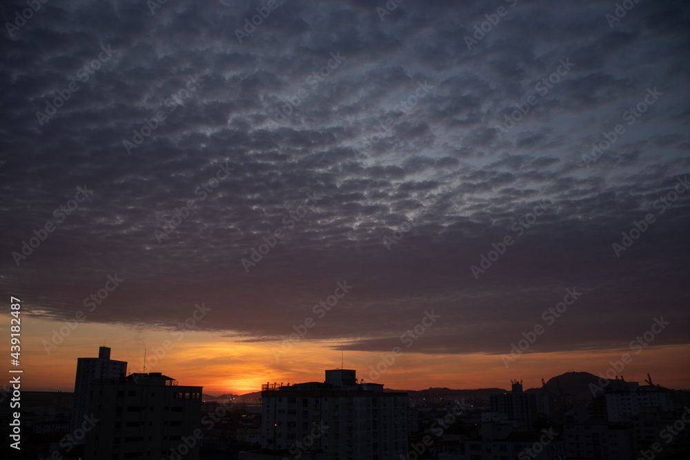 Fototapeta premium nascer do sol na cidade