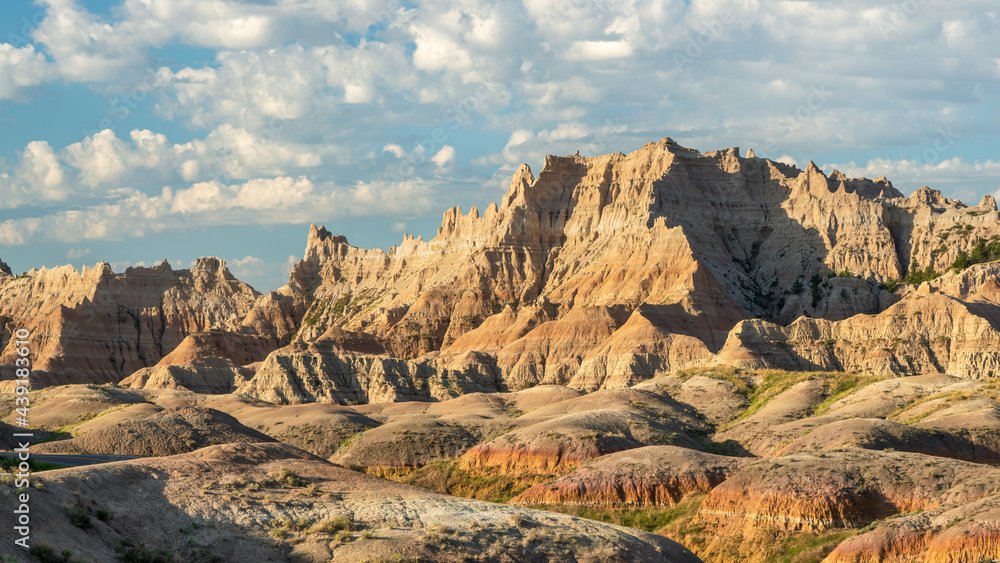 Naklejka premium Yellow mounds and colorful red rocks and dramatic mountains in the Badlands National Park - South Dakota