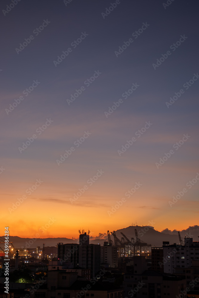 anoitecer na cidade - pôr-do-sol, entardecer anoitecer na cidade - pôr-do-sol, entardecer