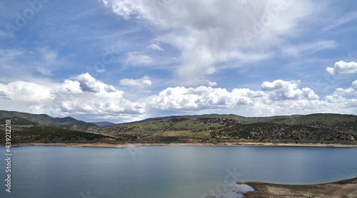 Scenic View of California Lake in the mountains in summer with blue skies and puffy white clouds © Kenyatta Russell 