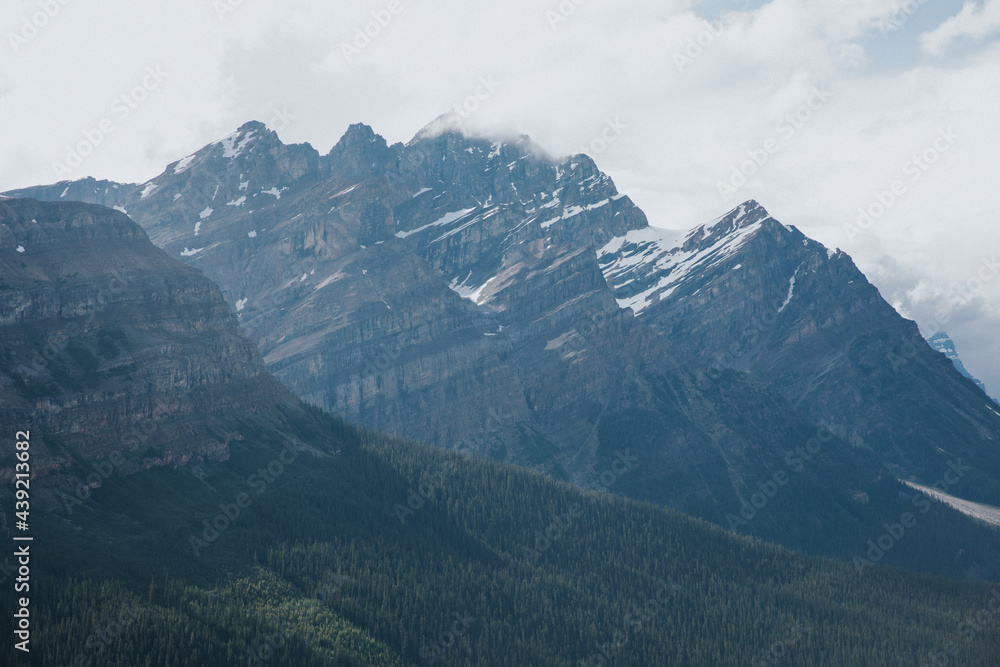 Naklejka premium mountains and clouds