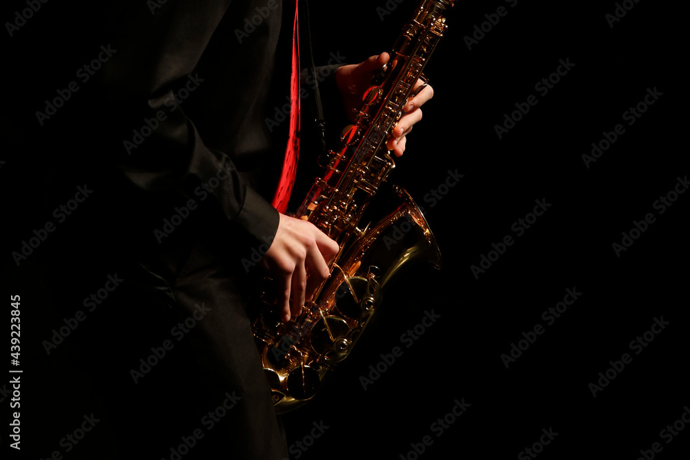 Naklejka premium Saxophone Player Closeup