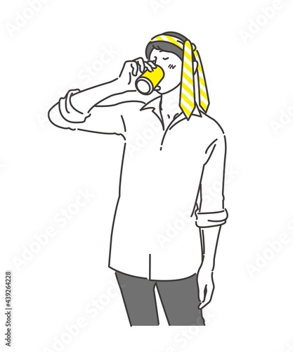 頭にネクタイを巻いて飲むビジネスマン男性 イラスト