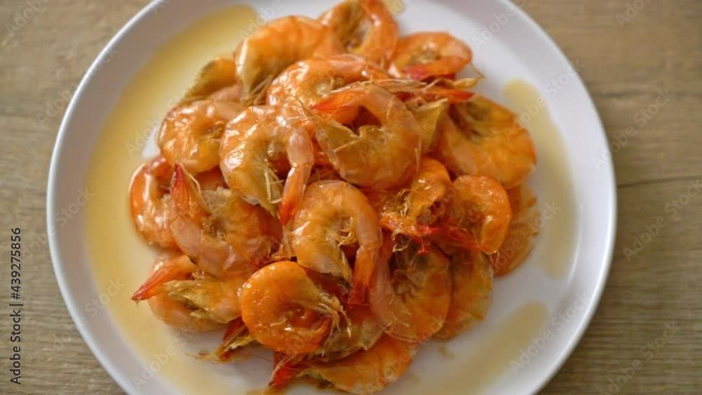 Sweet shrimps is Thai dish which cooks with fish sauce and sugar - Asian food style Sweet shrimps is Thai dish which cooks with fish sauce and sugar - Asian food style