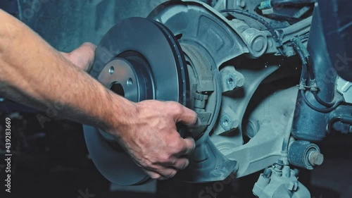 A car mechanic changing the disc brakes,