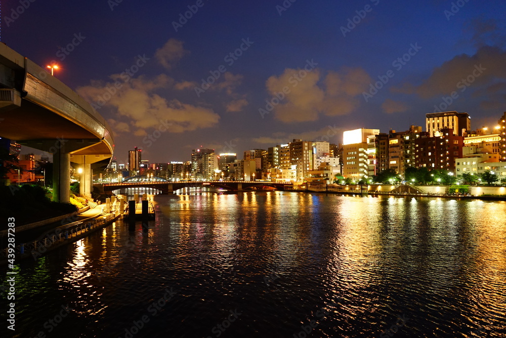 Cityscape of Sumidagawa river at night in Tokyo, Japan - 日本 東京都 隅田川 夜景