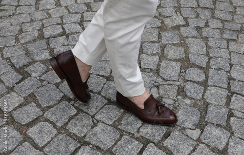 Męskie buty loafersy. Moda włoska 